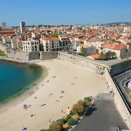 3 Pieces Au Coeur D * Antibes
