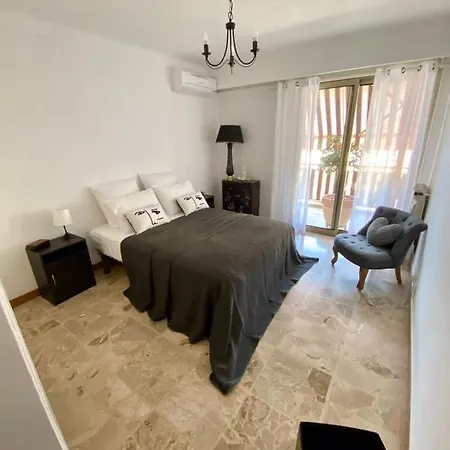 3 Pieces Au Coeur D Appartement Antibes